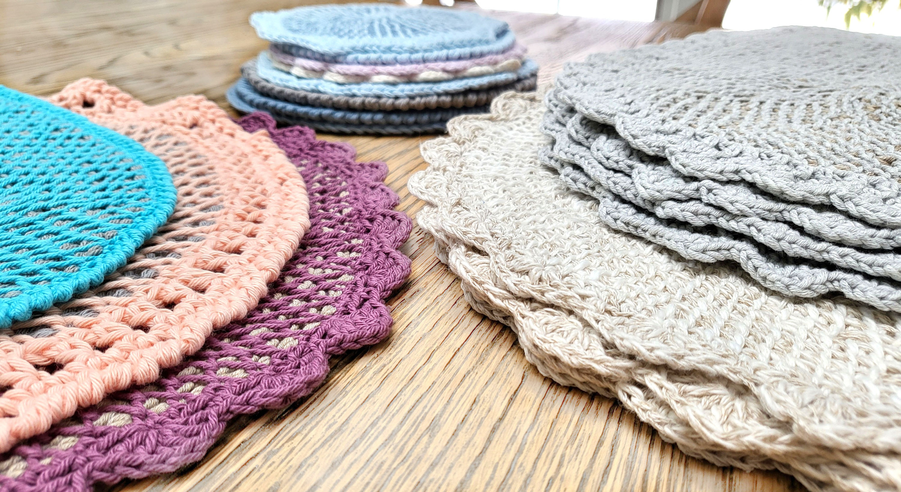 8 Oval Placemats: Crochet patterns