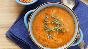 Rote-Linsen-Suppe mit Karotten