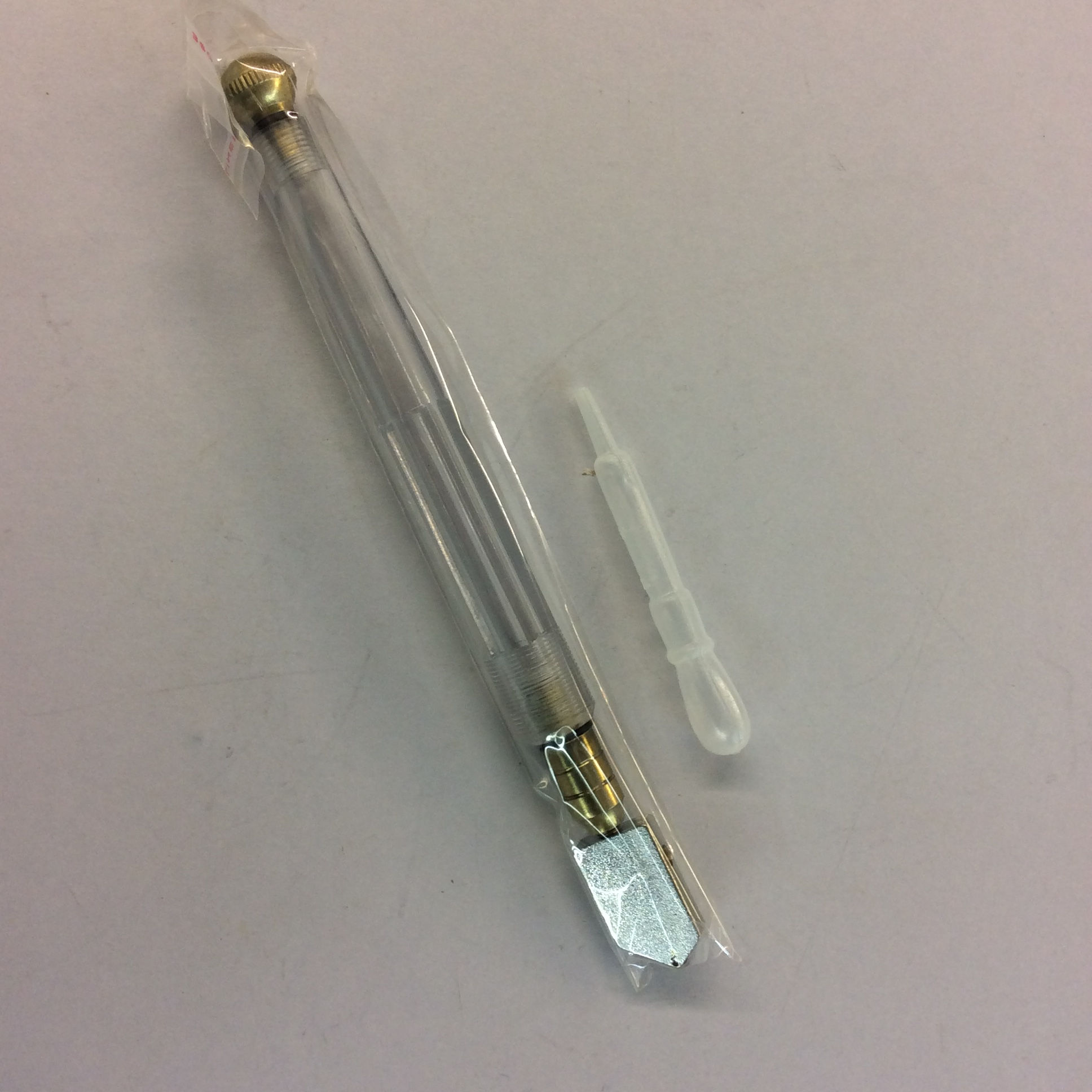 Wide head tungsten carbide wheel glass cutter