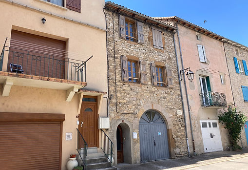AGUESSAC - Maison de village F3 avec garage, jardinet et terrasse