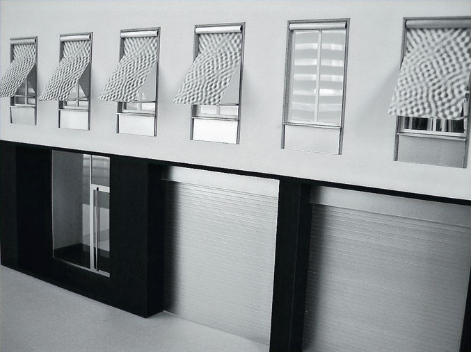 Detail Fassade des Bürogebäudes TH 20, mit individueller künstlerischer Graphik für den Sonnenschutz. Ein Projekt von studioacht.