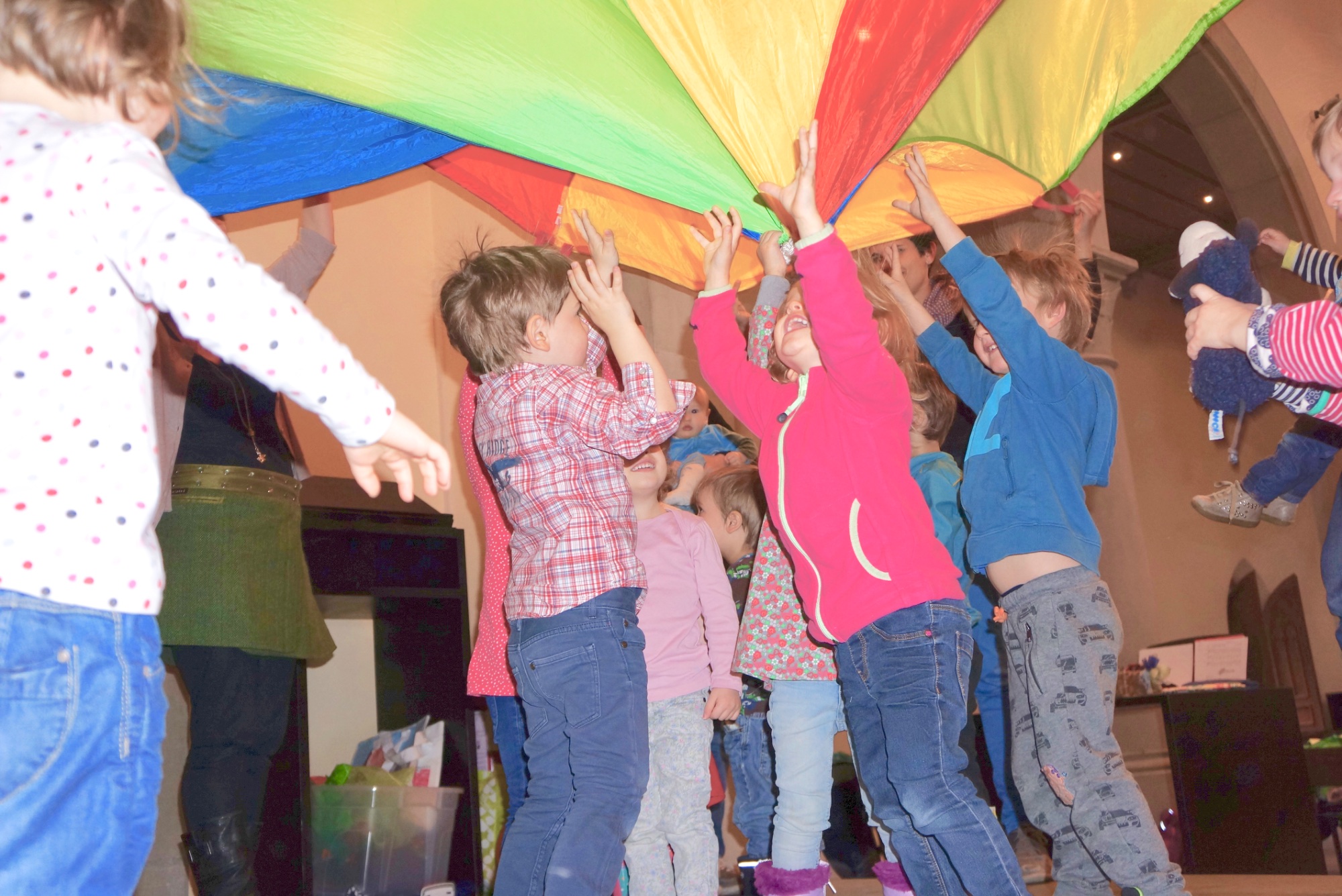 Bild zu Eltern-Kind-Singen Weinbergli