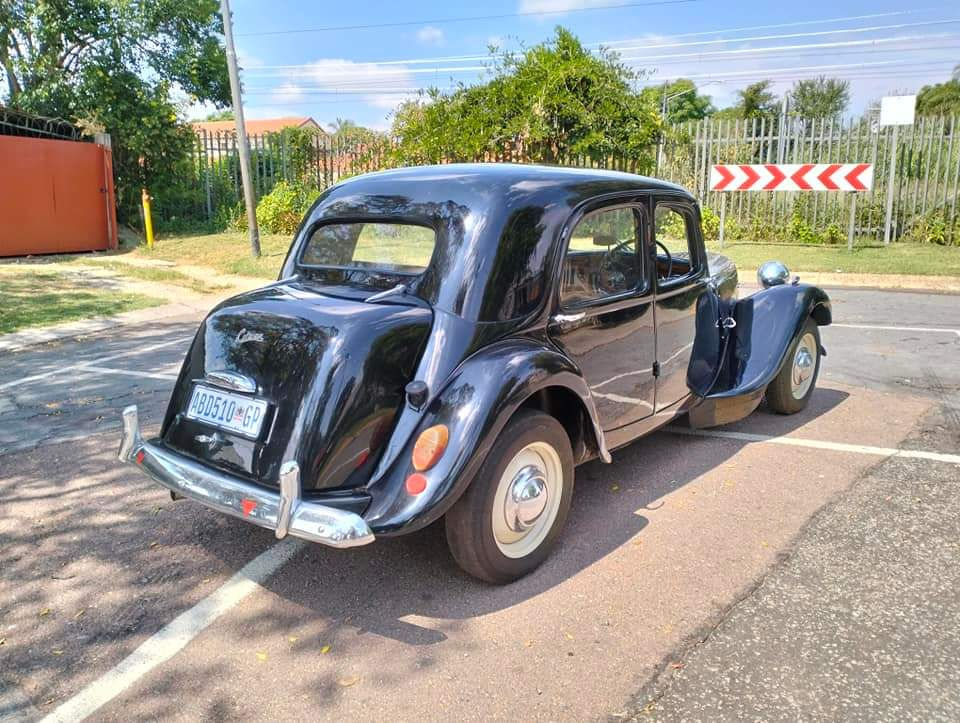 Thumbnail: 1952 Citroen L15