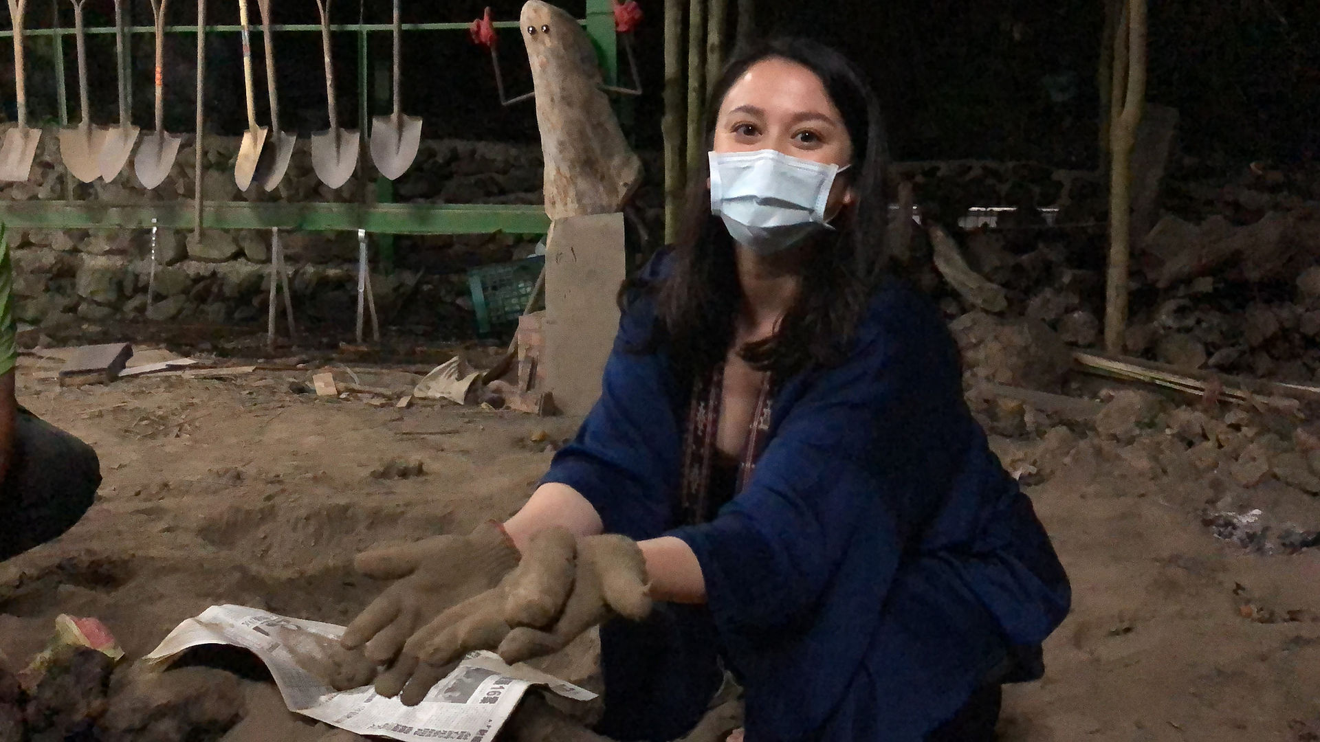 Holding a baked sweet potato just dug up from the underground kiln at Toucheng Leisure Farm, Taiwan.