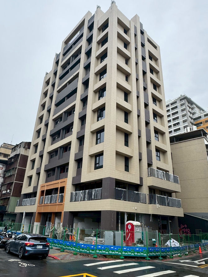 冠輝京品-7/10使用執照申請中