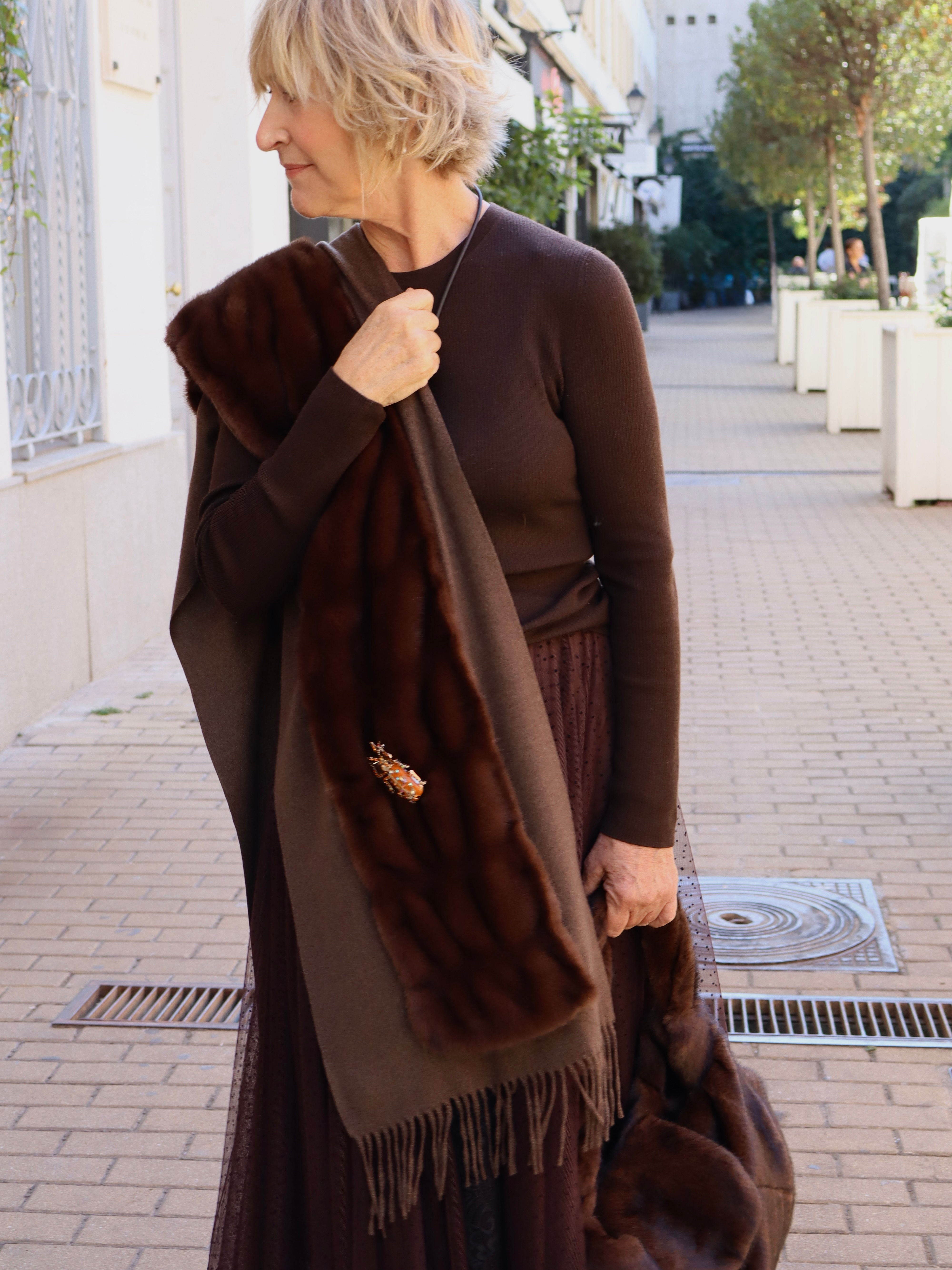 Bufanda piel eco broche marrón