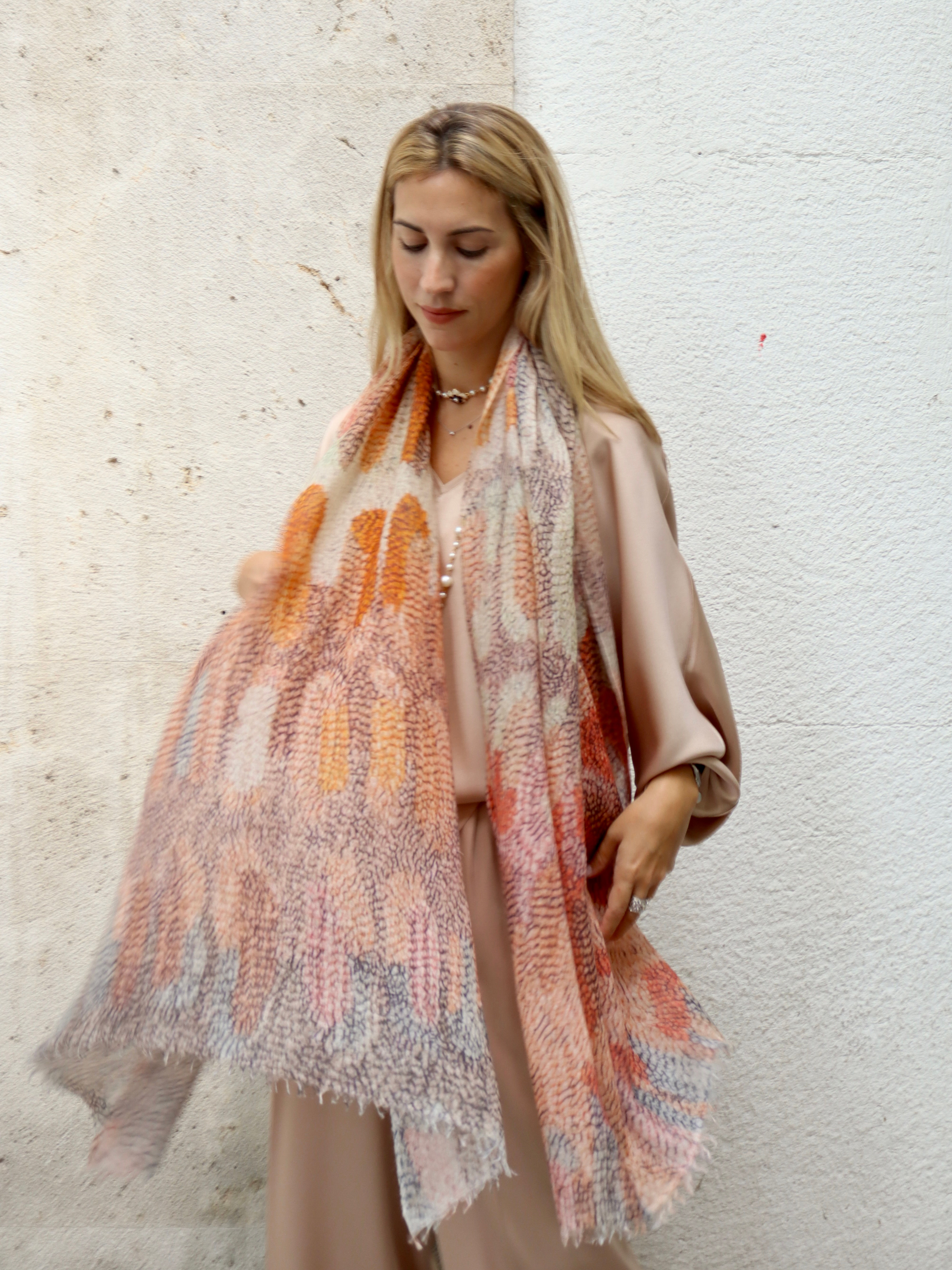 Pañuelo cashmere estampado rosas