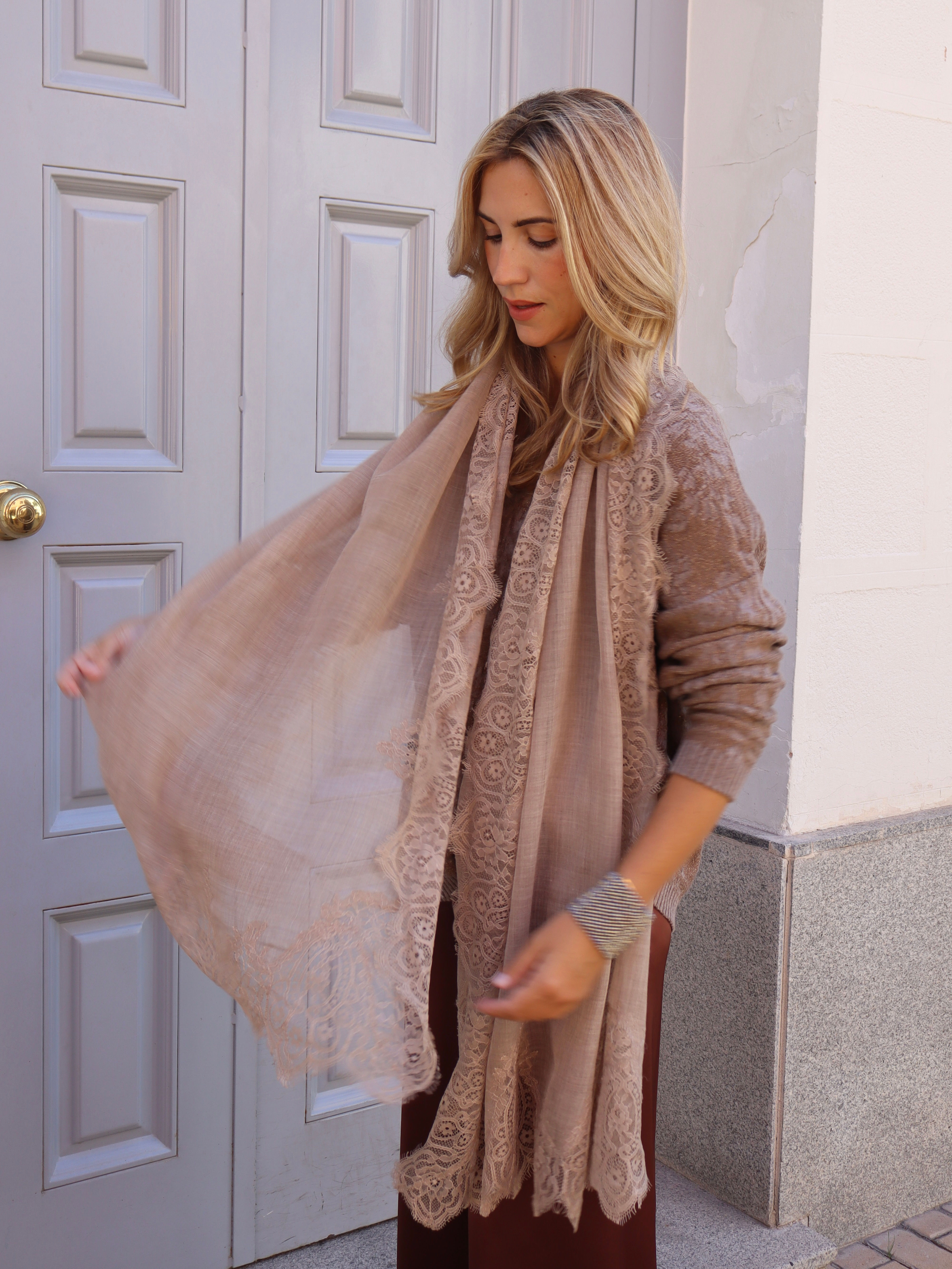 Chal puntilla beige