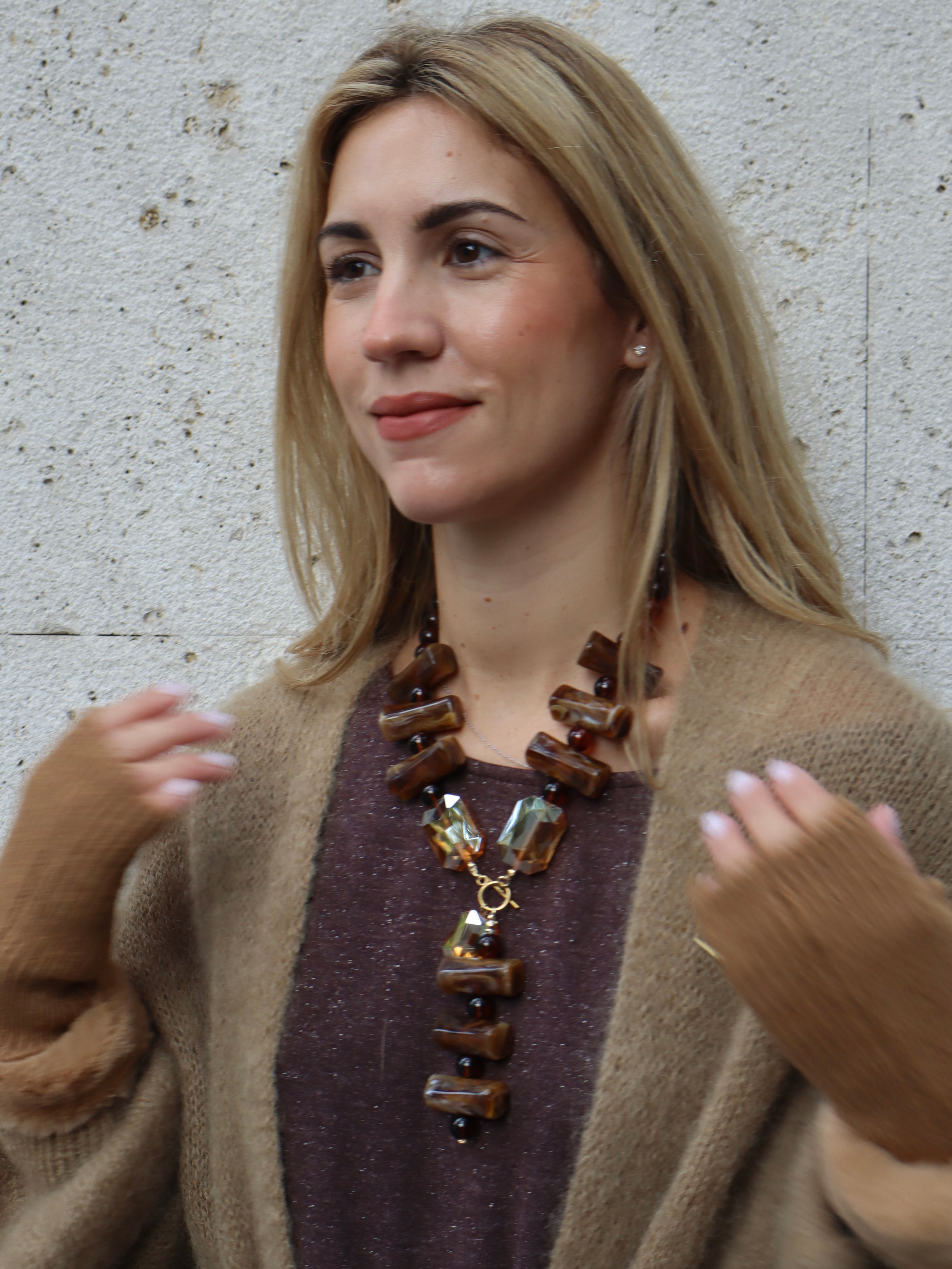 Collar piedras marrón