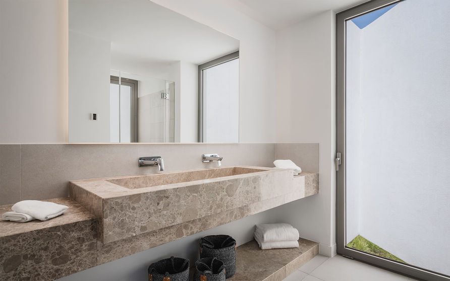 Villa for sale in Estepona