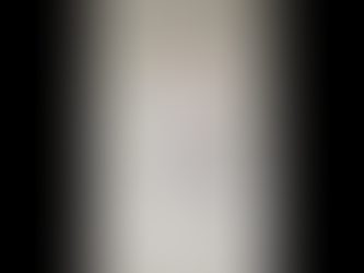 I pantaloni di lino di Le Tricot Perugia: il dettaglio della banda laterale in paillettes.