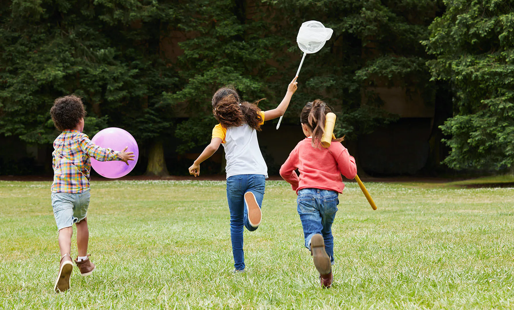 Kids-playing-outside-on-grass.jpg.webp