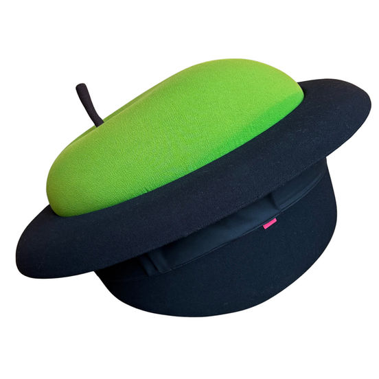 Magritta Armchair von Gufram in neuere Produktion, skulpturaler Sessel inspiriert von René Magritte, gepolstert mit textiler Oberfläche, zeitgenössisches Radical Design, Italien, Breite 84 cm, Tiefe 92 cm, Höhe 59 cm