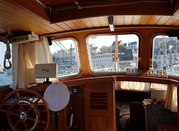 Vue de l'intérieur du Yacht Time Out