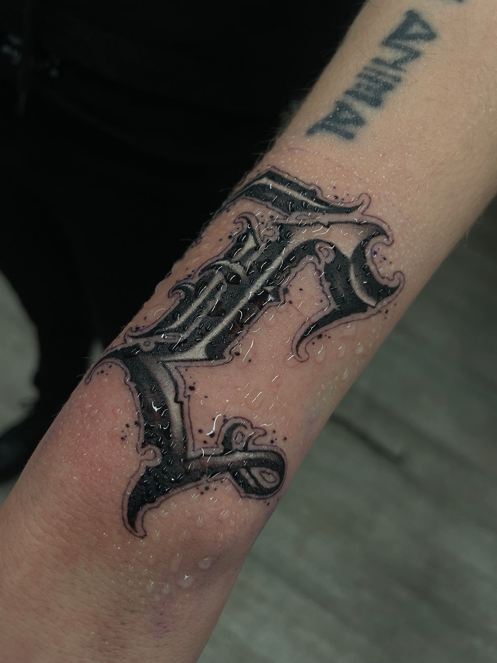 Lettering písmeno L