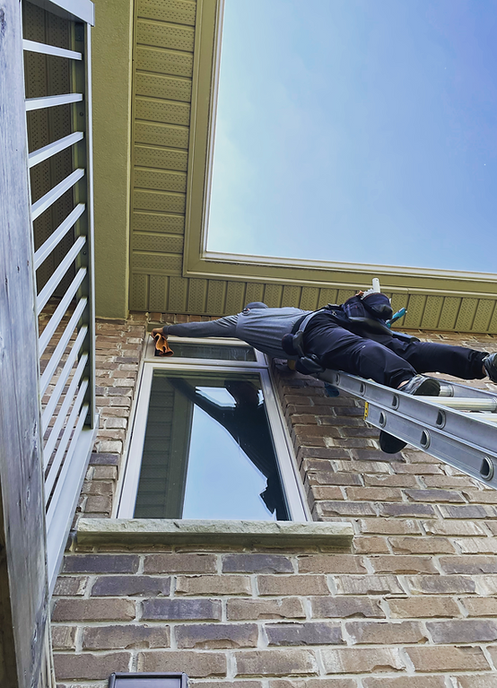Exterior Window Cleaning w Logo.png