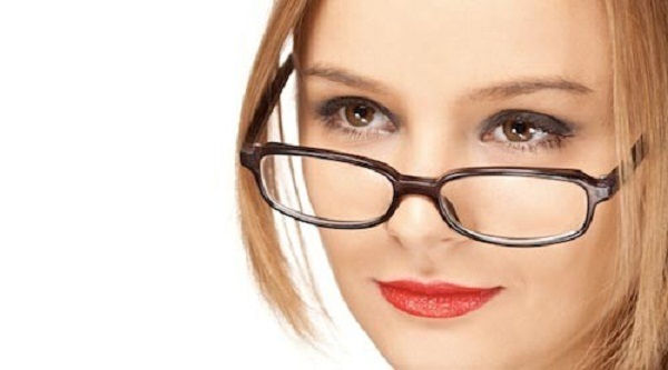 nâng mũi có đeo kính được không