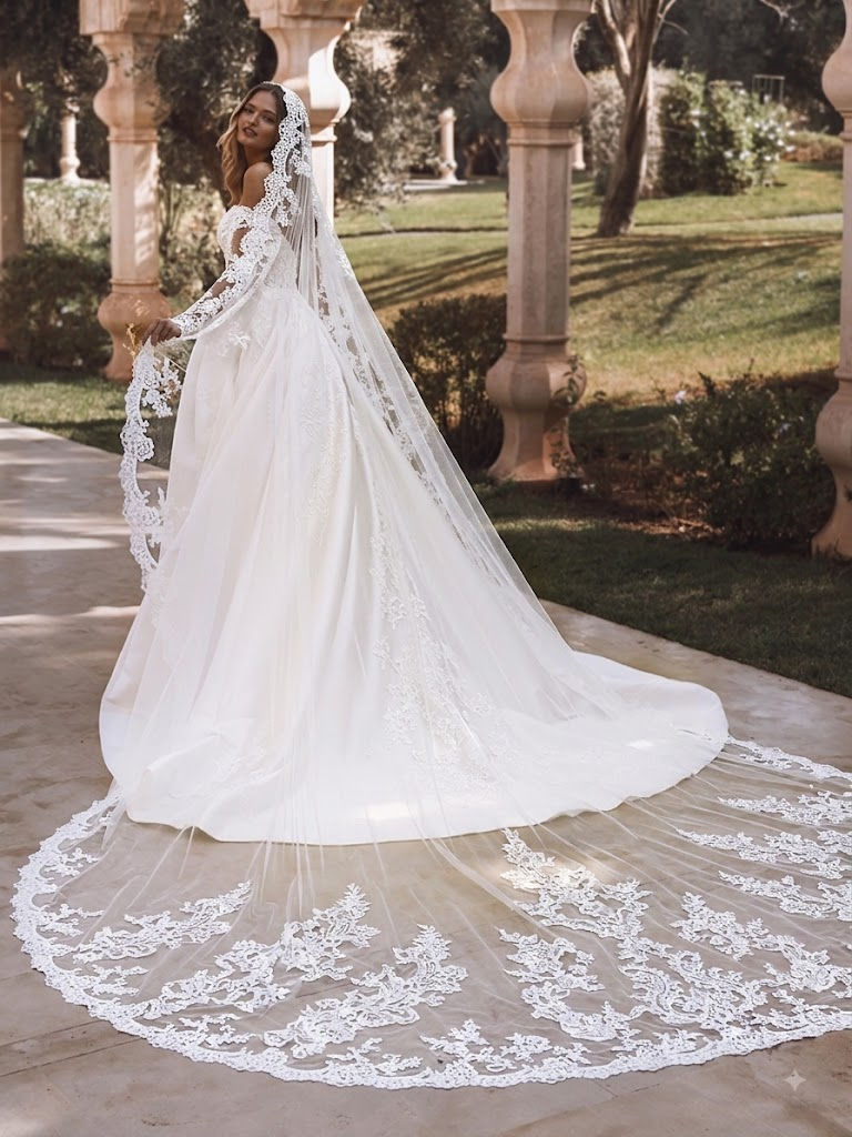 Enzoani Velvet Veil, Mantilla style veil