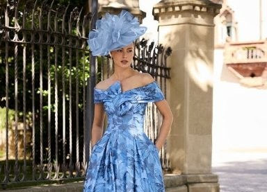 One of the loveliest trends we have seen recently is Brides asking their Mum to be their “Something Blue"