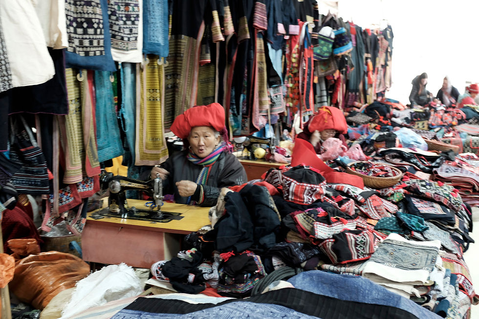 In Sapa, local artisans immerse themselves in the time-consuming process of creating beautiful textiles. With skill and dedication, colorful threads are woven together, and each piece of fabric carries the history and culture of the ethnic minority groups in the region. Photo: Cesar Reñones Dominguez, Flickr, CC BY-ND 2.0.