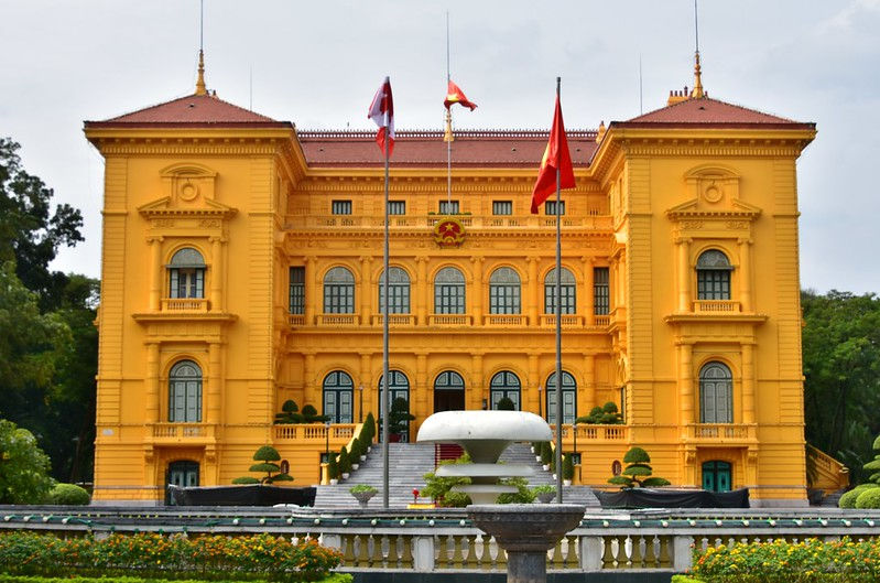 The Presidential Palace in Hanoi, a striking example of French colonial architecture, stands as a reminder of Vietnam’s complex history, blending grandeur with a poignant past. Photo: Richard Mortel, Flickr