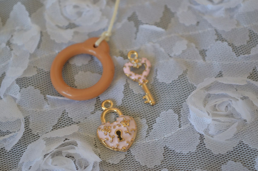Thumbnail: Blythe pull ring noble metal key & lock 2 sets