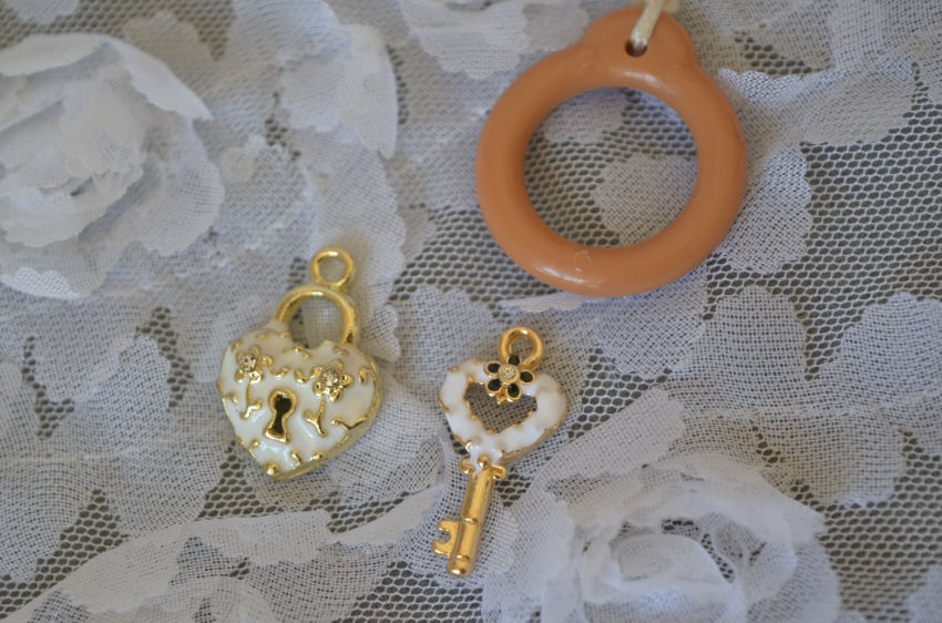 Thumbnail: Blythe pull ring noble metal key & lock 2 sets