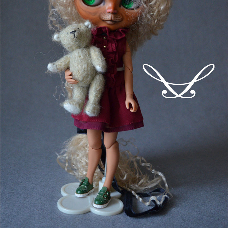 Thumbnail: Takara 12” Blythe original Stand-many colors