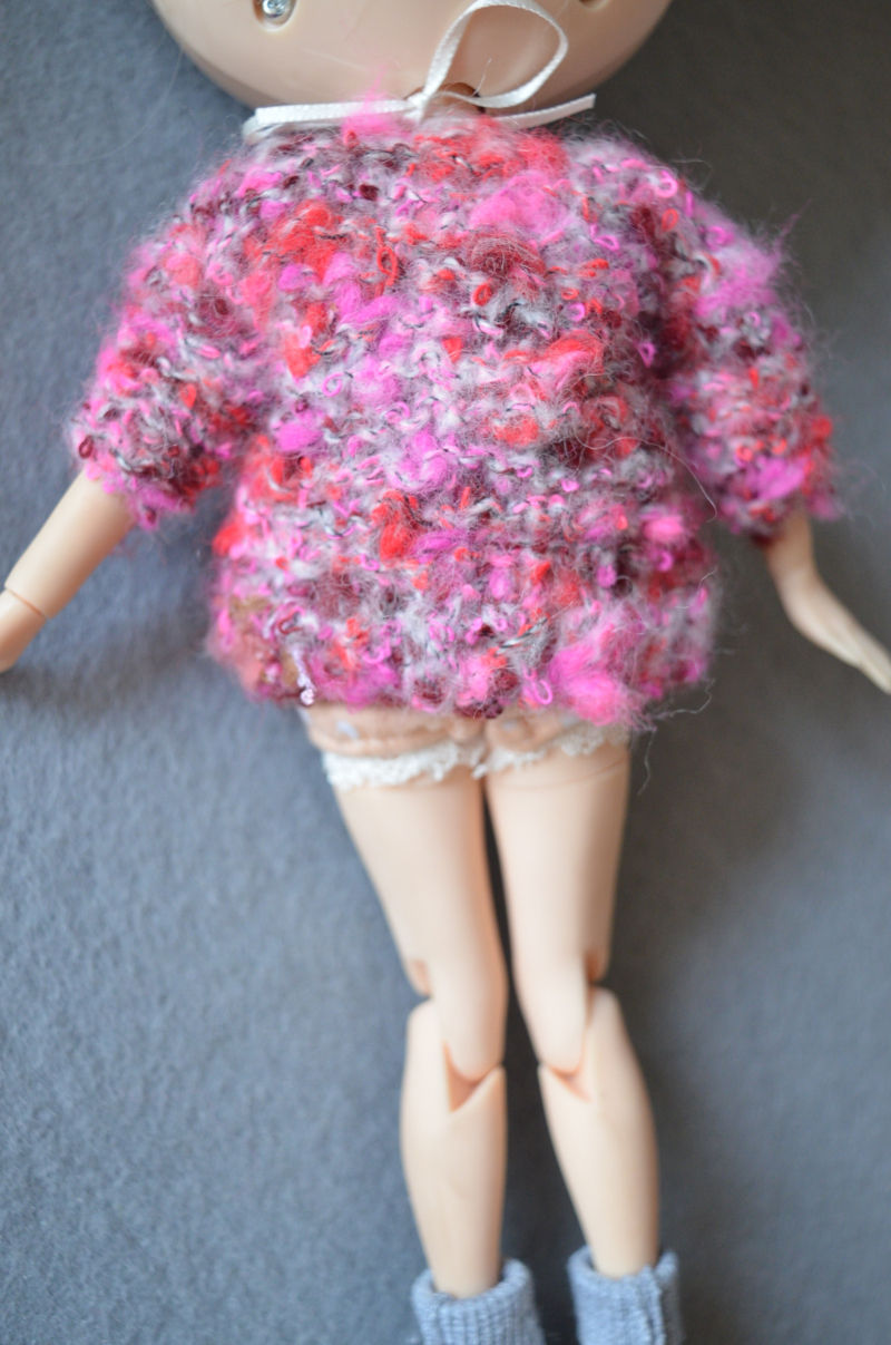 Thumbnail: Blythe/Pullip Hand-woven cute pots sweater