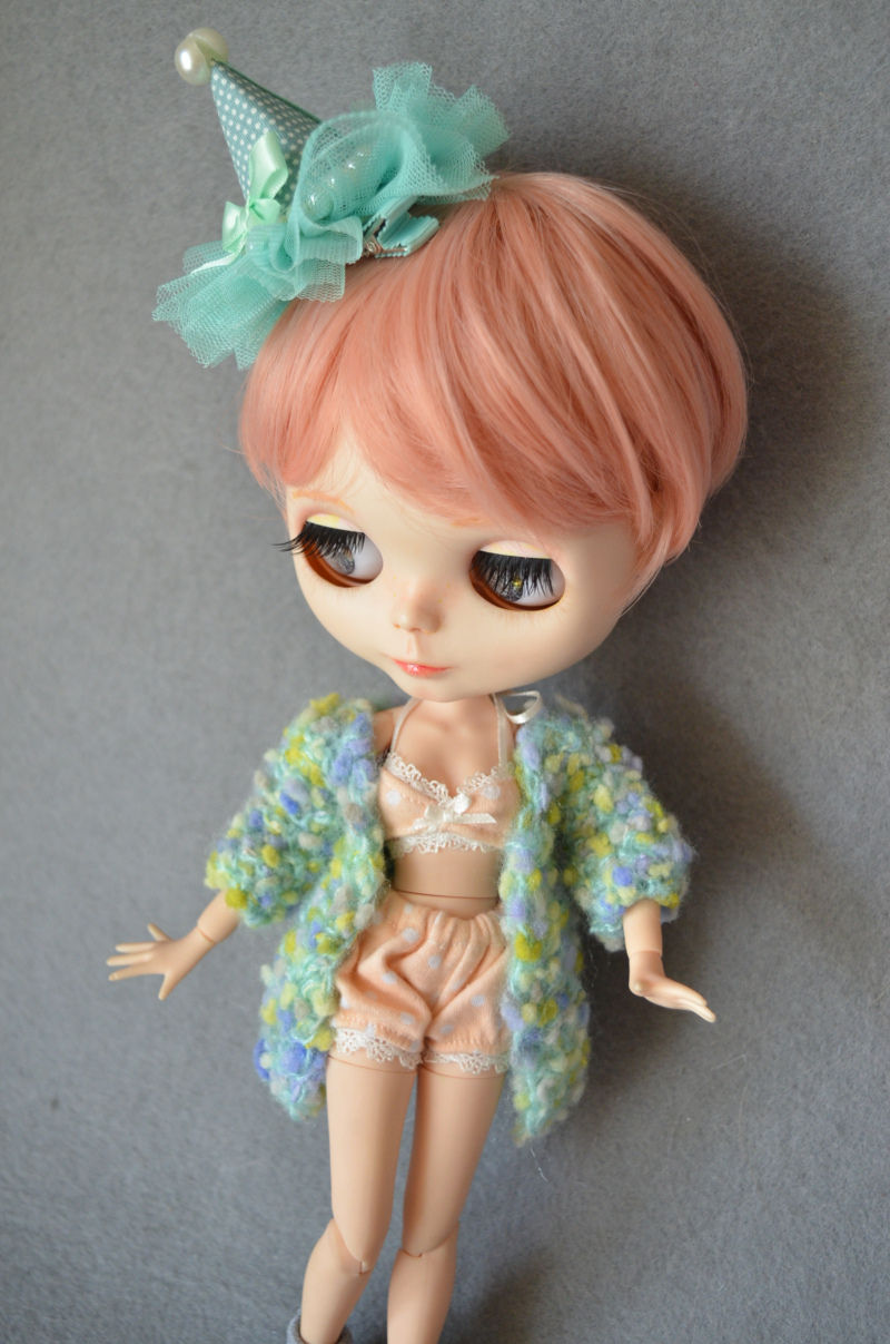 Thumbnail: Blythe/Pullip Hand-woven cute pots sweater/hat