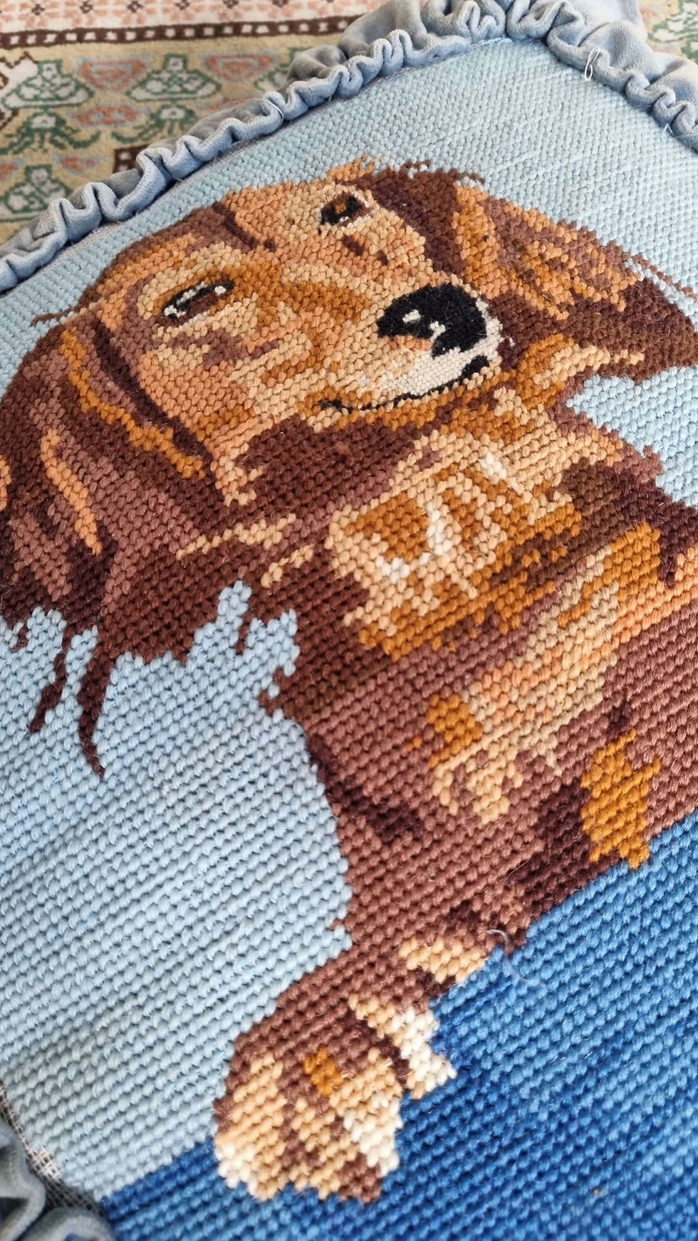 Thumbnail: Antiek borduurkussen tekkel