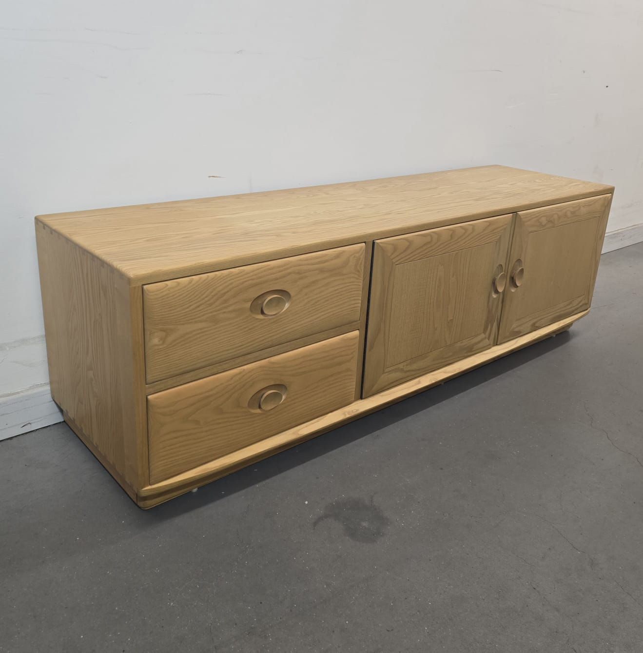 Ercol Windsor Wide IR TV Unit