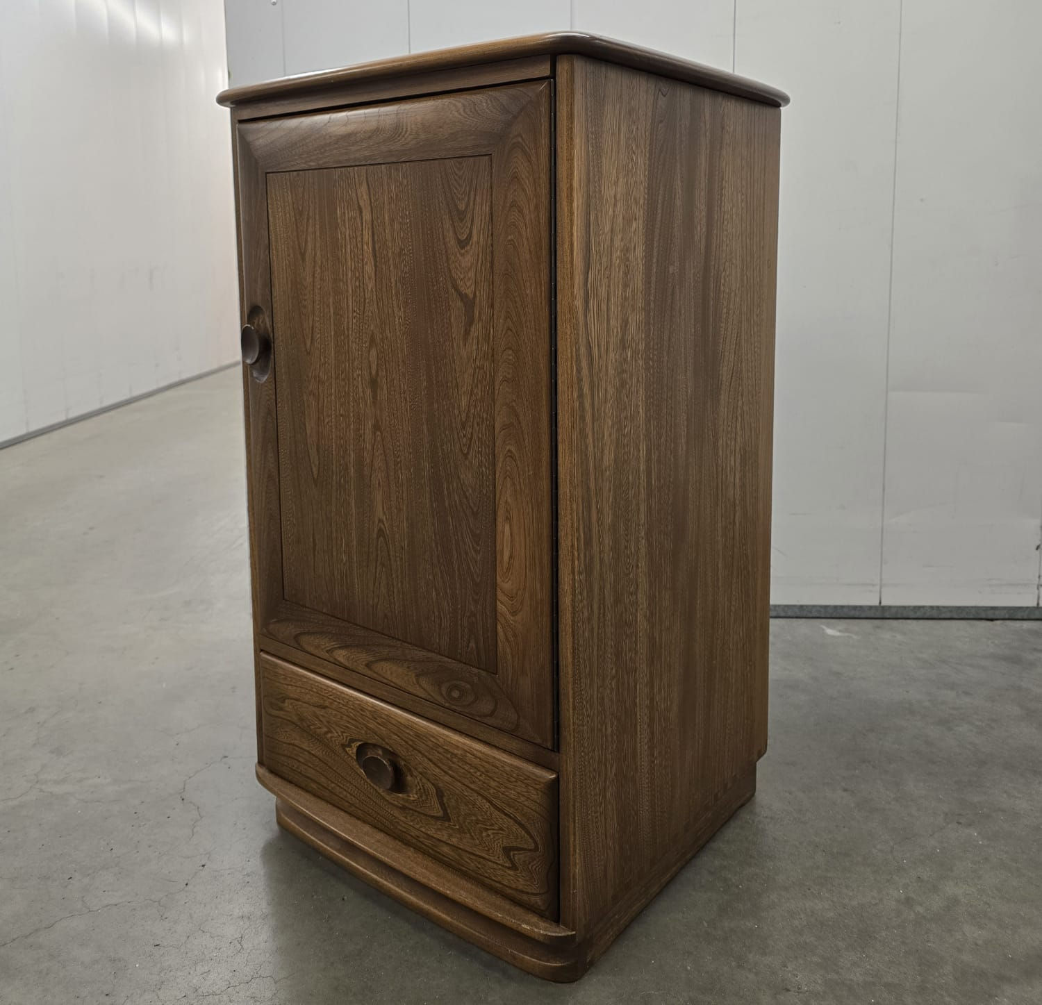 Ercol Windsor Hifi Cabinet