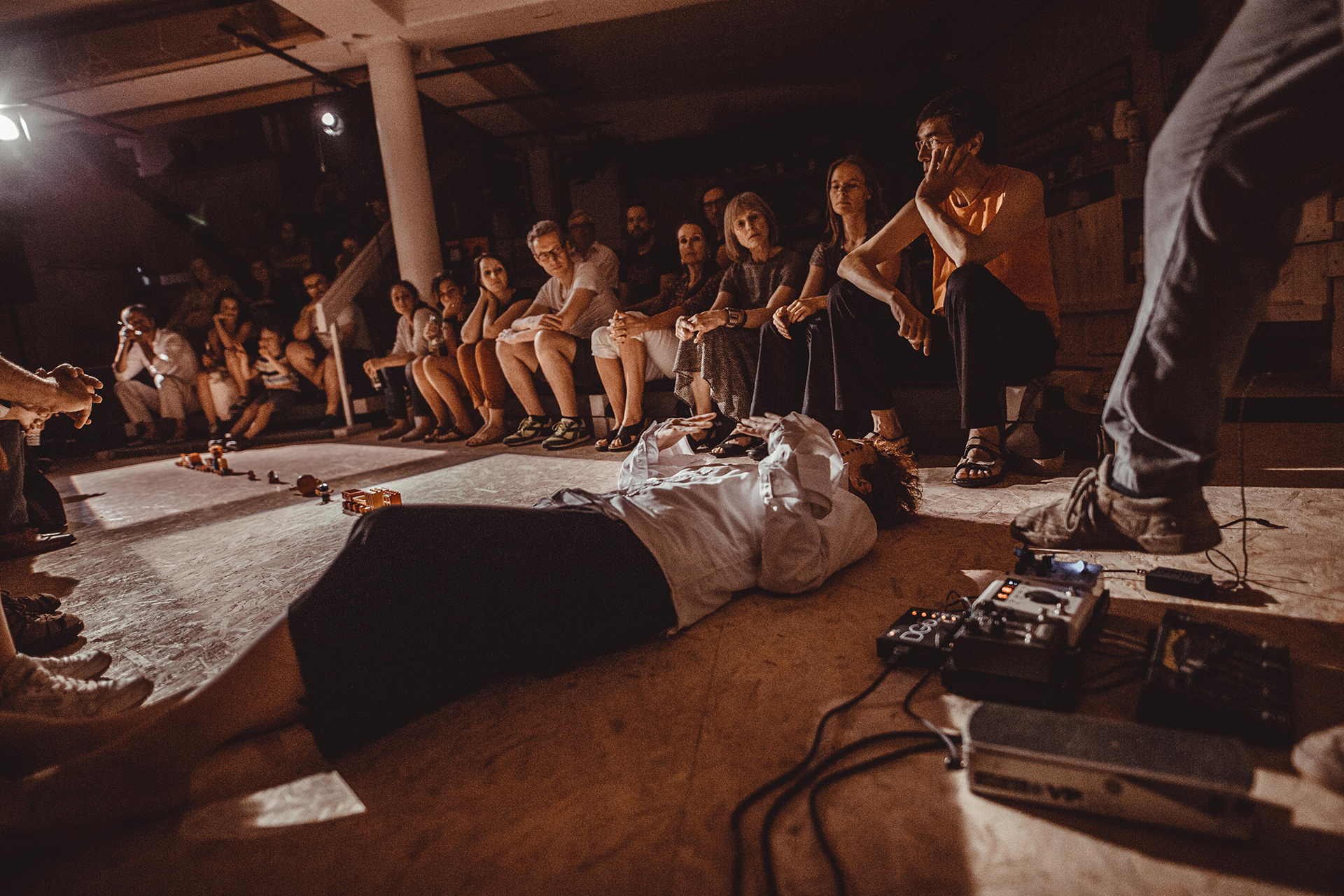 6_ElektTrAktions_act2_9_juni_2018_holzwerk_publikum_jäger