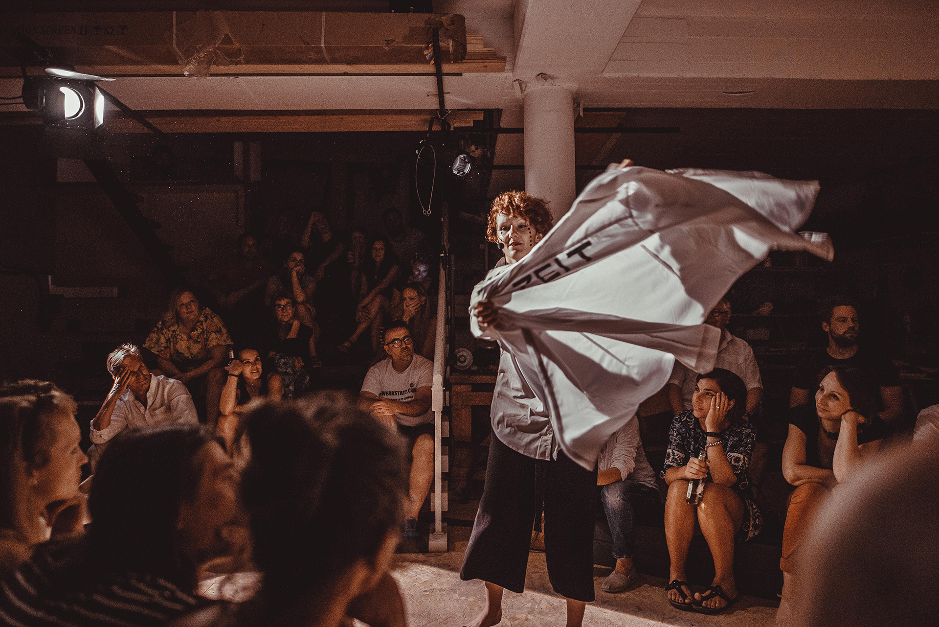 8_ElektTrAktions_act2_9_juni_2018_holzwerk_publikum_anna_jäger_2