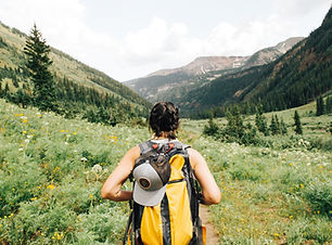 Ragazza escursioni in montagna
