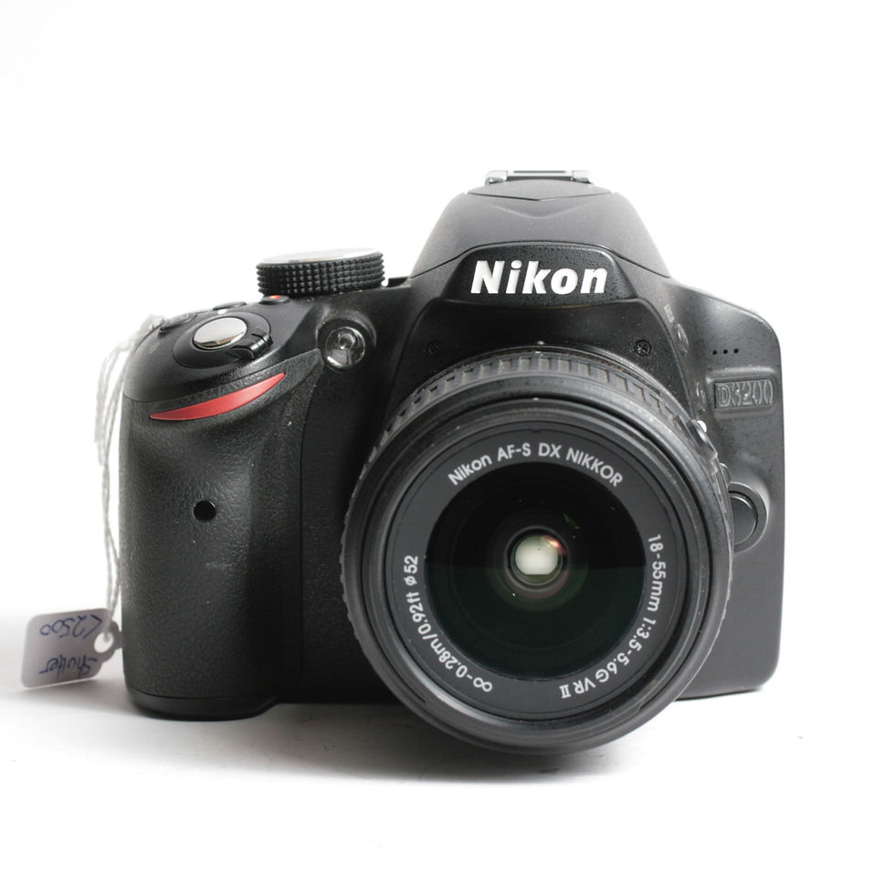 Thumbnail: Nikon D3200 with AF-S 18-55mm VR II