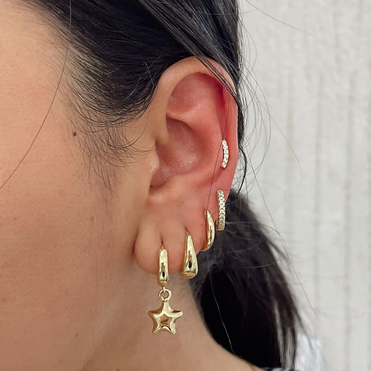 Aretes dorados de aro con una linda estrella y NUESTROS MATERIALES, BOA ACCESORIOS