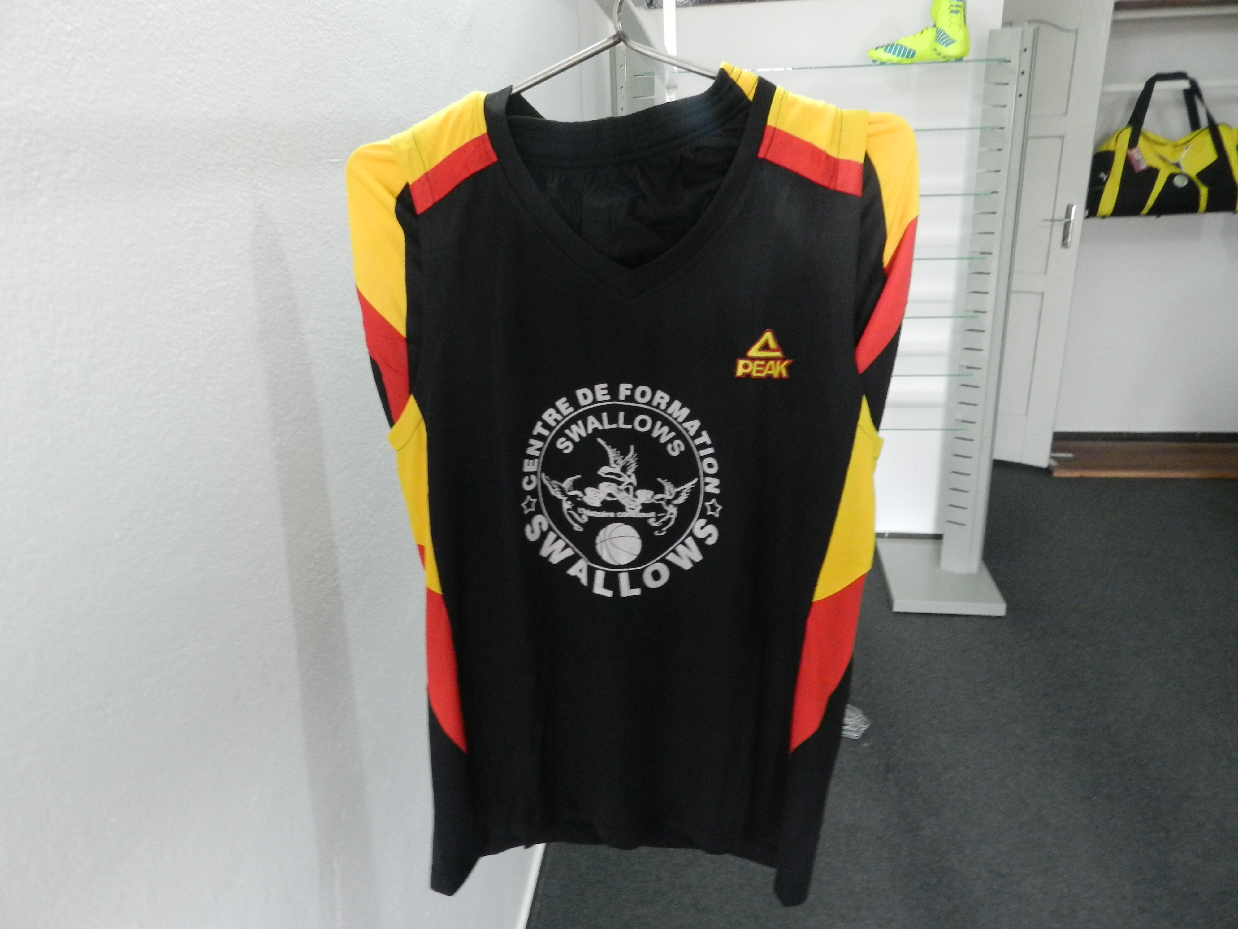 Maillots de basket cadets Swallows (2)