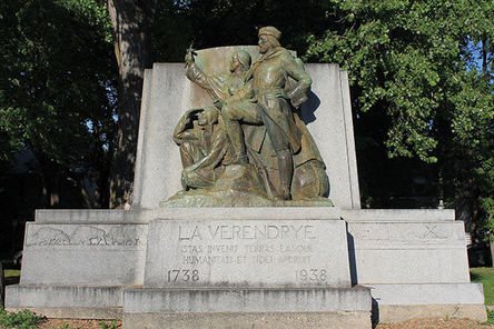 Statue de LaVérendrye.jpeg