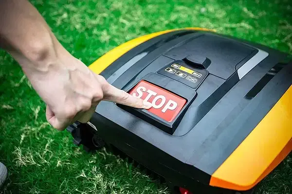 Прев'ю: Газонокосарка робот Yard Force Easymow 260 площею до 260 м²