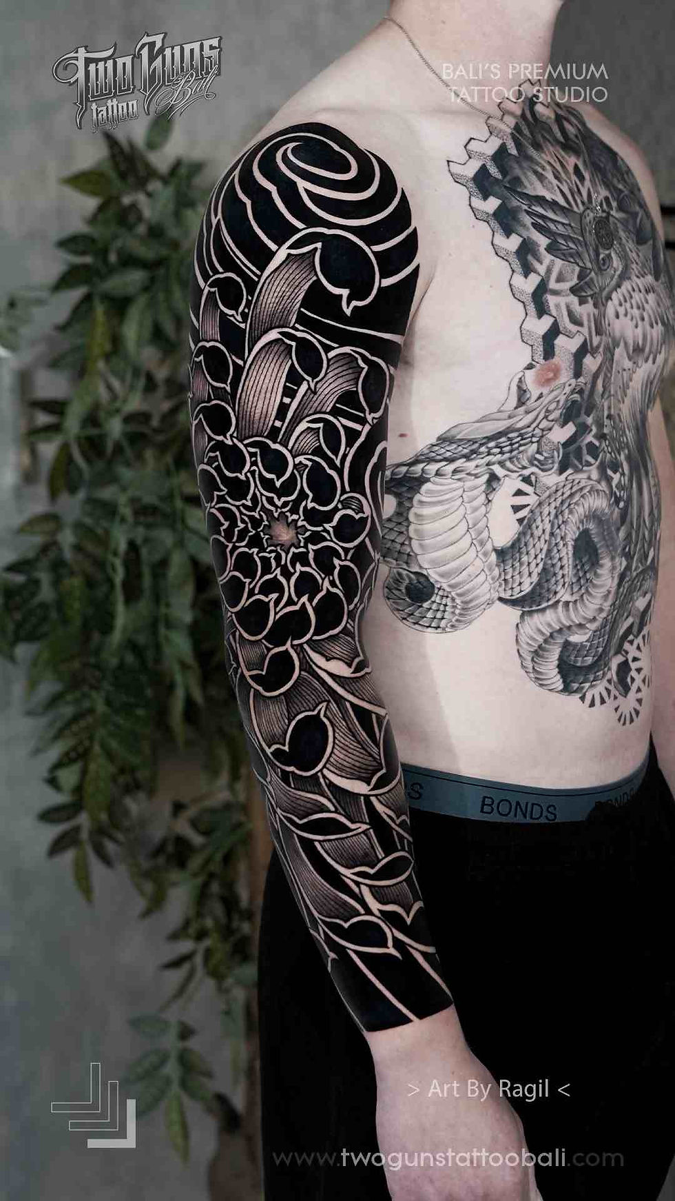Black and Grey-Blackwork-Lotus-Tattoo