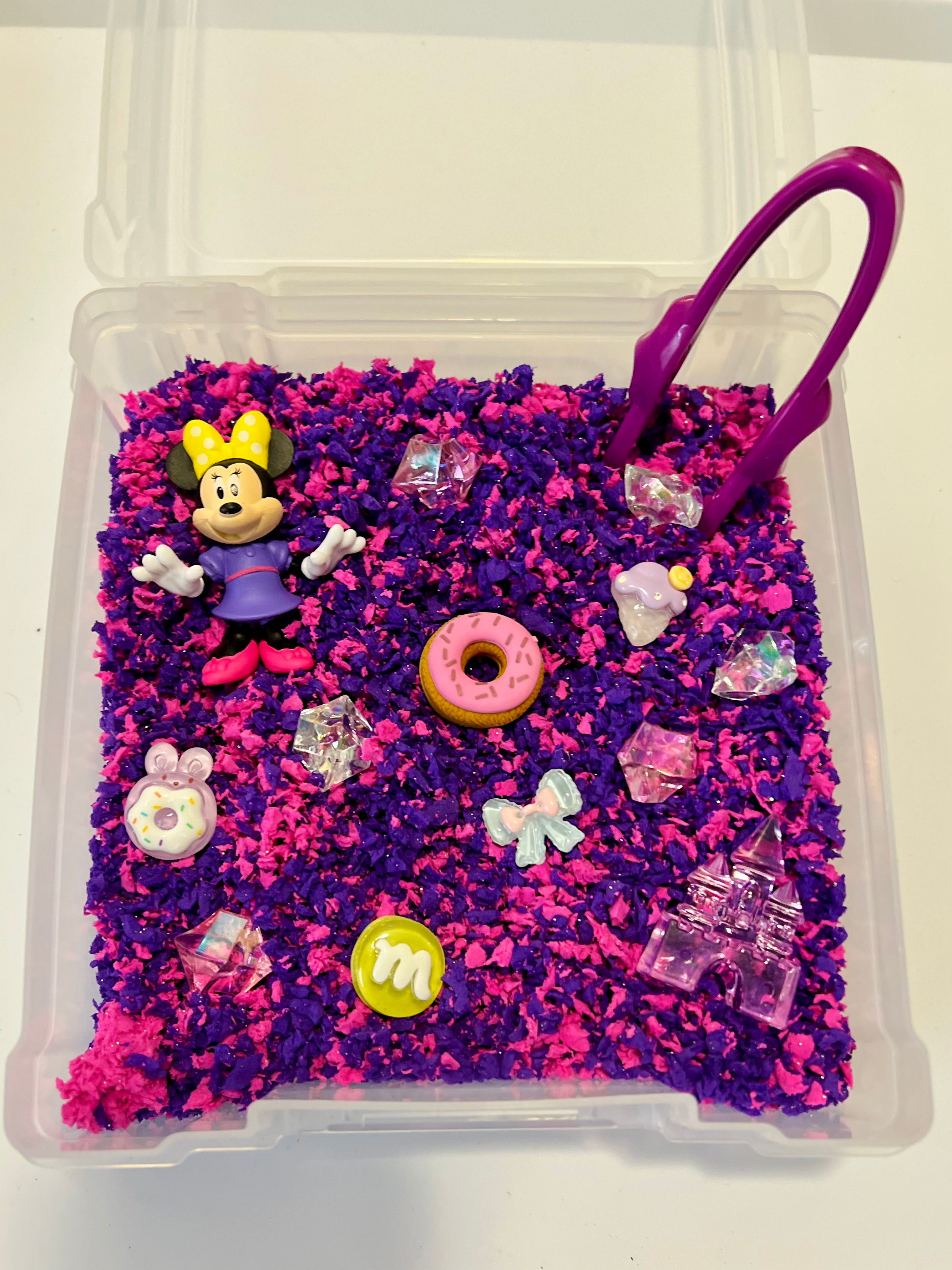 Bowtique Wonders Sensory Bin