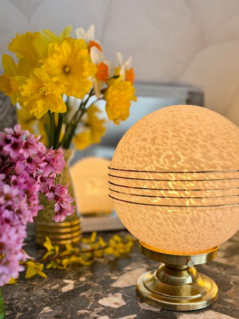Miniature : Lampe Art Déco avec globe boule en verre de Clichy rose et liseré doré