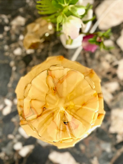 Miniature : Lampe art déco gratte-ciel en opaline marbrée jaune