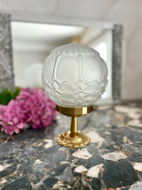 Lampe a poser art deco, lampe de chevet avec globe des annes 30 a motifs floraux