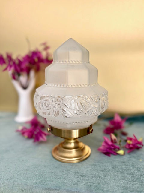 Petite lampe de chevet art deco fleurie a gradins 1930
