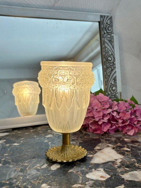 lampe a poser avec tulipe art deco schneider a motifs de feuilles