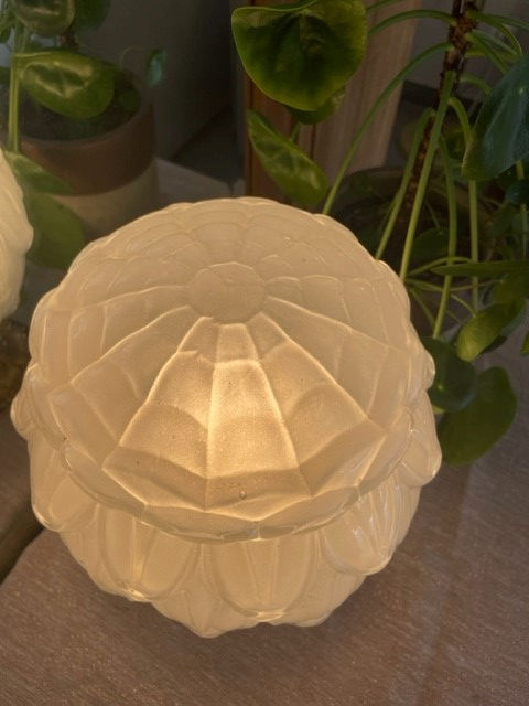 Miniature : Lampe art déco avec un globe  1930  et un beau pied en bronze