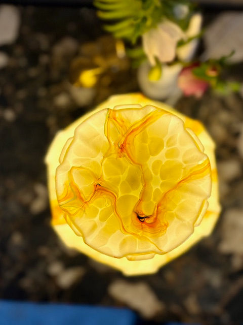 Miniature : Lampe art déco gratte-ciel en opaline marbrée jaune